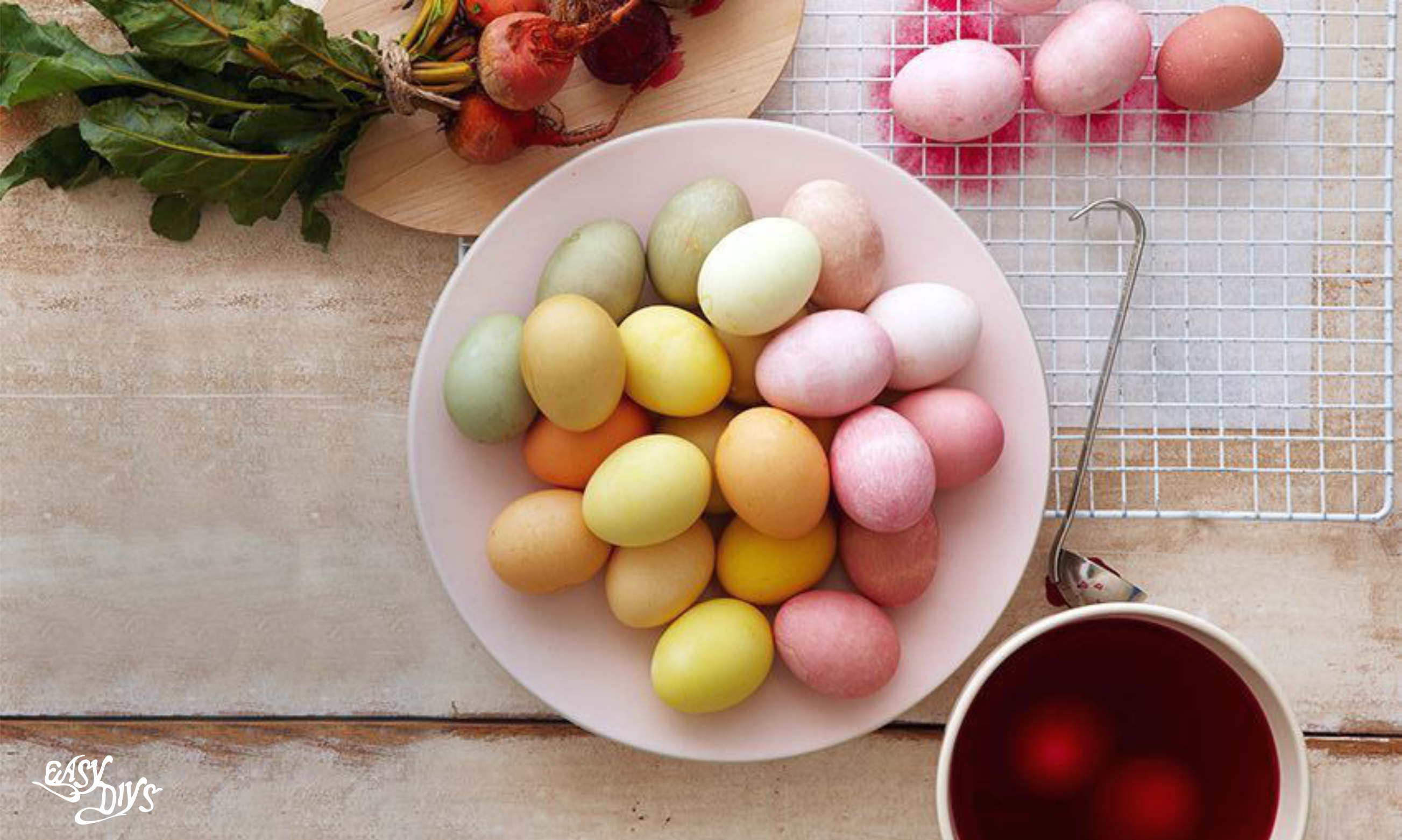 How to dye eggs the natural way
